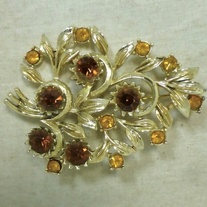 Floral Spray Sparkling Amber and Brown Iridescent Crystal Diamante Gold Tone Brooch – Vintage Rhinestone Costume Jewellery