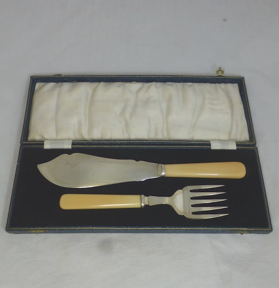 Art Deco Cased Harrison Fisher and Co Silver Plate Large Signed