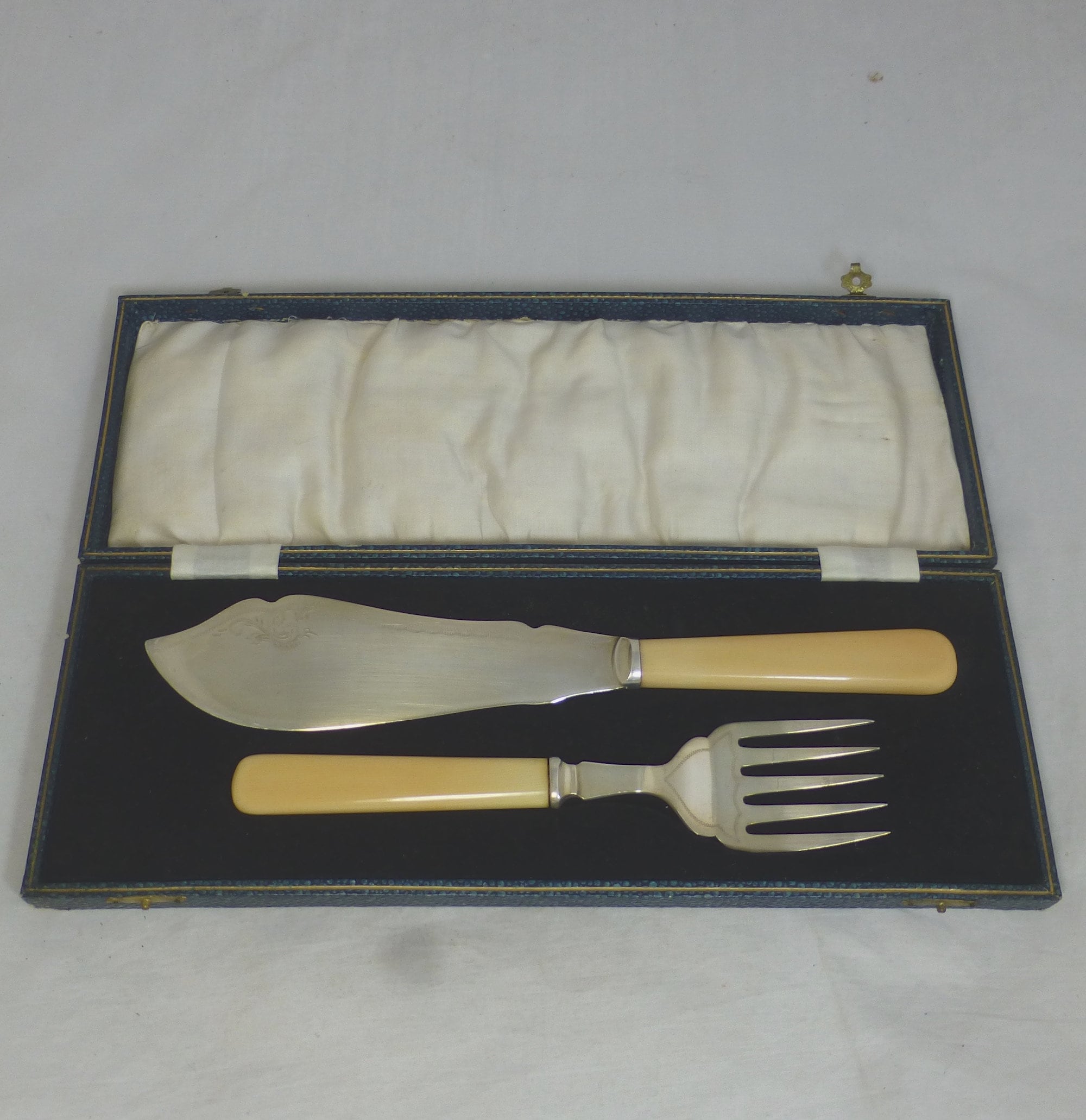 Art Deco Cased Harrison Fisher and Co Silver Plate Large Signed