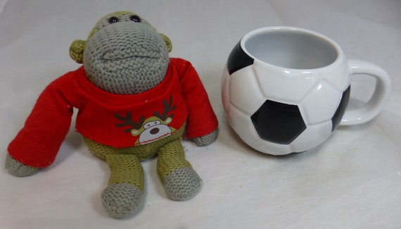 PG Tips Tea Knitted Monkey in Mug Christmas Chimp Promotional Beanie Plush  Toy Porcelain Black & White Football Mug Most Famous Monkey -  Israel