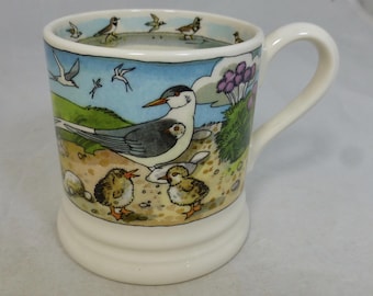 Taza de porcelana de media pinta de primera calidad con diseño de aves marinas y paisaje costero de Emma Bridgewater – Matthew Rice, Año en el campo – Sin usar, con etiquetas