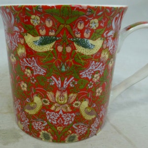 William Morris Birds Red Strawberry Thief Fine China Mug or Cup – Arts and Craft Design - Decorative Handle - Leonardo Collection