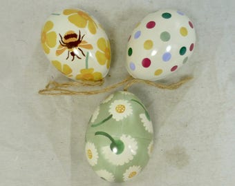 Emma Bridgewater 3er Set Osterei-Hängedekoration - Buntes Frühlingsdekor - Befüllbare Vorratsdosen & Juteseil-Aufhänger - BNTL