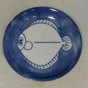 Vintage Cobalt Blue White Hand Painted Flounder Flat Fish Ceramic Small Bowl Plate Pin Dish 5.25 in D – Snack Dish - Beach Coastal Décor