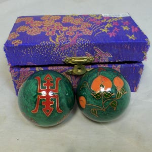 Vintage Chinese Lotus, chiński znak i czarny dzwonek nietoperza Cloisonné Iron Baoding Stress Balls - Zdrowie Medycyna - Ulotka i pudełko z brokatem