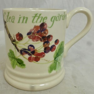 Emma Bridgewater Kitchen Garden Red Currants Half Pint Mug – &quot;There’s Nothing Like a Cup of Tea in the Garden – Flying Kite stamp - England