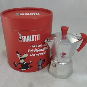 Bialetti Moka Express, 2 tasses vintage italiennes pour réchaud à expresso 6 po. H - Poignée et couvercle rouges - Boîte à tambour d'origine - Conçu en Italie