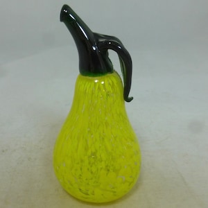 Vintage Murano Style Yellow Hand Blown Splatter Glass Pear Fruit with Green Stalk and Leaf 4.5 inch H - Excellent Condition - Stunning Fruit