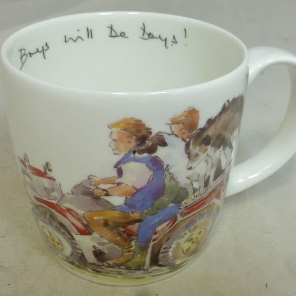 Kubek Hudson Middleton „Boys Will Be Boys” Fine Bone China – H & M Trumpers World – Chłopcy i psy na czerwonym wózku – Wyprodukowano w Anglii