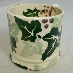 Vintage Early rare Emma Bridgewater Christmas Holly and Ivy Spongeware Quarter Pint Mug – Decorated by Hand – British Flag Stamp - England