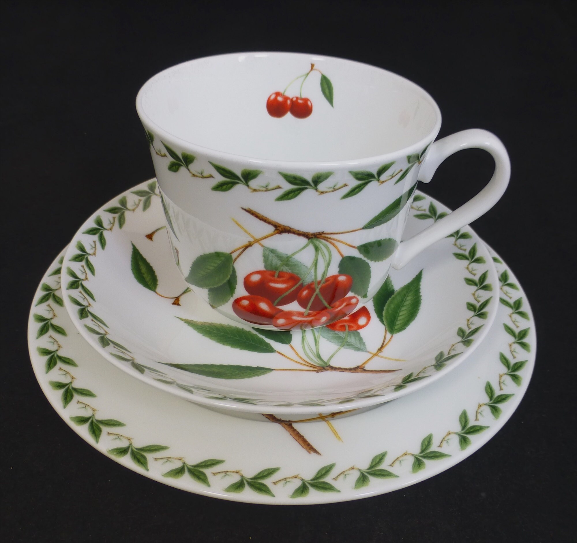 Maxwell & Williams Orchard Fruits Cherries Bone China Large