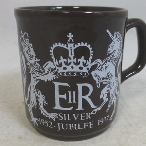 Vintage Queen Elizabeth II Silver Jubilee Commemorative Brown White Gloss Glazed Porcelain Mug - C & E England Pottery - Royal Souvenir Gift
