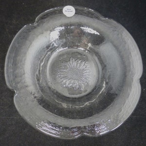 Swiss Glasi Hergiswil Designer Handmade lead free Crystal Floral Bowl with Embossed Flower by Roberto Neiderer – Switzerland - 8.5 in D Bowl