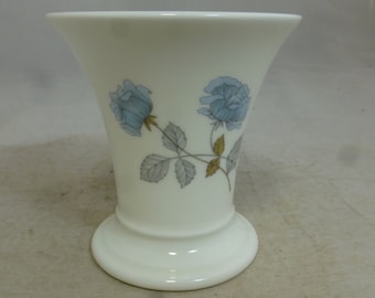 Wedgwood Ice Rose Fine Bone China Flared Shape Vase  – Blue Flowers, Silver & Gold - 3.5 cm H - English Wedgwood gift