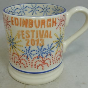 Caneca de meia caneca Emma Bridgewater Edinburgh Festival Fireworks de primeira qualidade feita à mão - Lembrança escocesa - Mapa da Inglaterra - Sem uso e com etiqueta