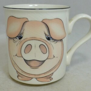 Taza de café de porcelana vintage con imagen divertida de un cerdo rosa al revés - Arthur Wood - Cerámica de Staffordshire, Inglaterra - Regalo divertido para los amantes de los cerditos