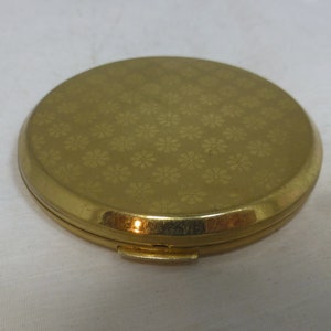 Stratton Vintage Gold Tone Floral Signed English Powder Compact / Make-up Mirror – Geometric Rows of Flower Design - Made in England