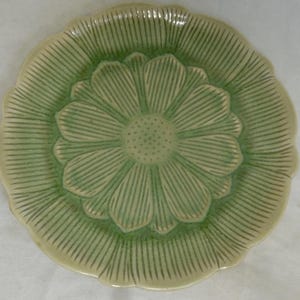 Vintage thailändsk grön celadonglasyr i porslin med lotusblomma, 18 cm – Tillverkad i Thailand – Blommönster – Signerad baksida