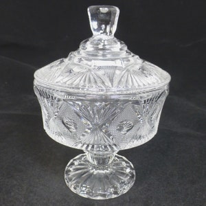 Vintage Pressglas Sockel Kompott Bon Bon Candy Trinket Schale mit Deckel - 7 in H - Diamant und Fächer Design