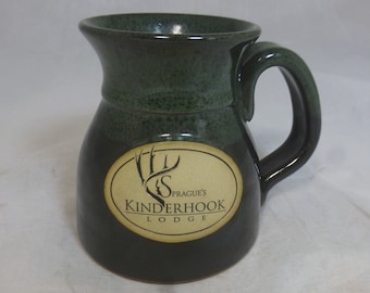 Sprague’s Kinderhook Lodge USA na Roundel, ręcznie robiony, promocyjny kubek z kamionki - Sunset Hill Stoneware - wyprodukowano w Stanach Zjednoczonych