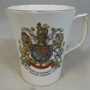 Vintage Queen Elizabeth II Silver Jubilee Commemorative Royal Coat of Arms Bone China Mug by Duchess – 1952 to 1977 - English Souvenir