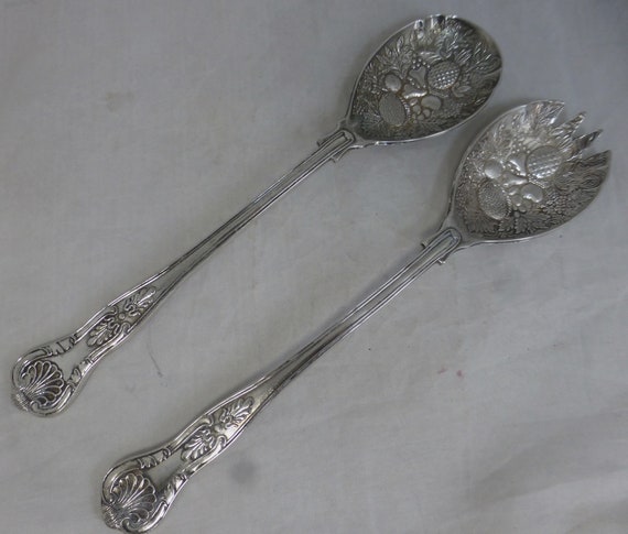 Vintage Silver Plate Repousse Berry Serving Spoon and Fork Set With Kings Pattern Handle With Embossed Pineapple English Silverware Gift Etsy UK
