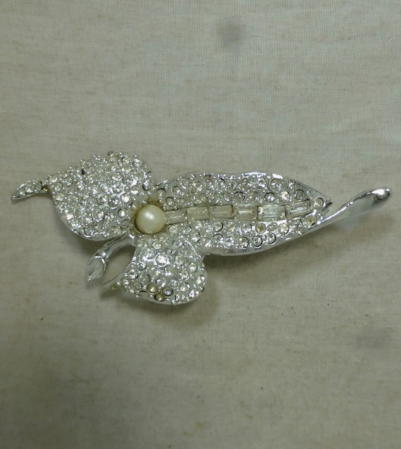 Fashion Flower Pin with Crystal Center Fashion Flower Pin with Crystal Center