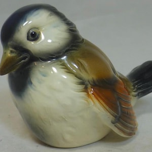 Vintage Goebel Hummel Porcelain Sparrow Chickadee Bird CV74 Gloss Glaze Figurine 3.5 in W – Hand Painted Pottery Bird - Made in West Germany