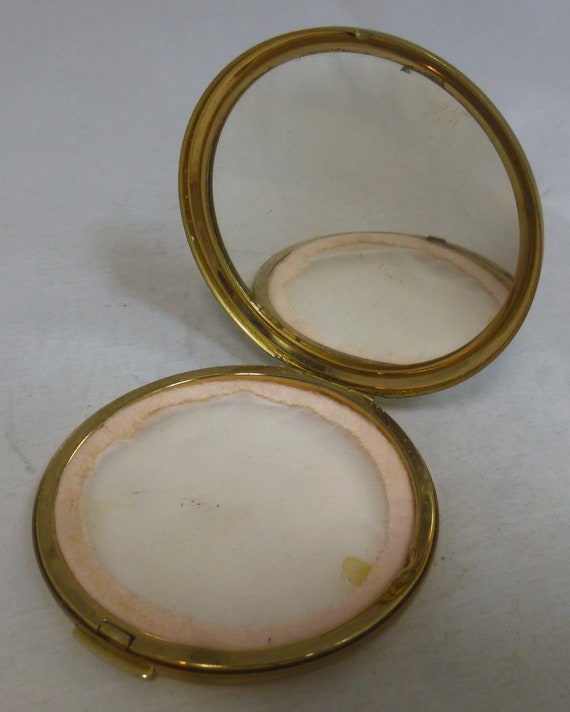Stratton Vintage Gold Tone Floral Signed English Powder Compact / Make-up Mirror – Geometric Rows of Flower Design - Made in England View 5
