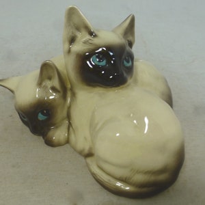 Vintage Beswick Two Siamese Kittens / Cats Sleeping Porcelain Signed Figurine 4.5 in W – No 1296 – Made in England - Siamese Cat Lover Gift