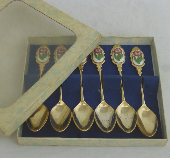 Vintage Boxed Set of 6 Floral Cameo Gold Tone Stainless Steel Bon