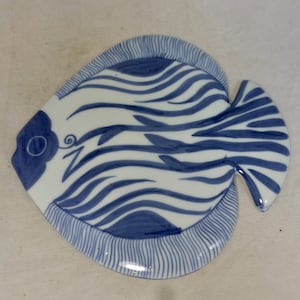 Vintage Thai Blue White Knobler Hand Painted Flounder Flat Fish Ceramic Trivet Wall Plaque 7 in W – Handmade Thailand Pottery Studio Signed
