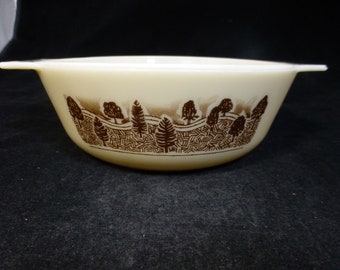 Pyrex rustikale Bäume Serie Wald Muster Beige 2 Pint Auflauf Servierschale mit Griffen – seltenes Design - Retro Pyrex Ofen auf Geschirr