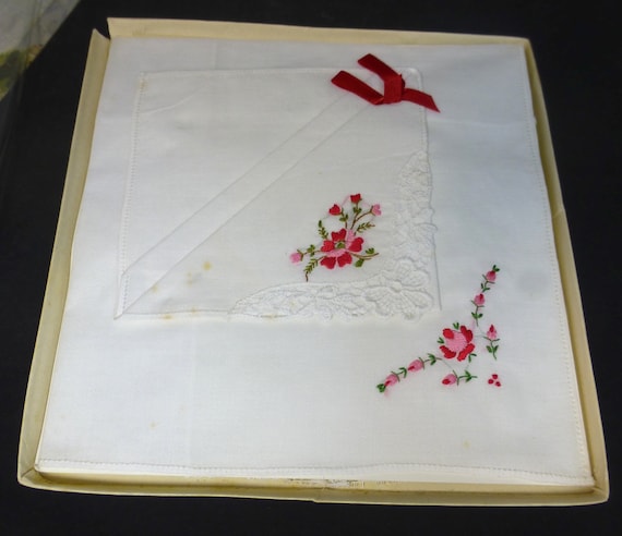 Ladies white lace handkerchiefs deals
