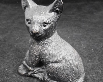 Figura di gatto felino in bronzo fuso a freddo, gattino giocoso con palla di lana, statuetta/scultura, 3,75 pollici di altezza - Ornamento per gatti - Regalo per gli amanti dei gatti