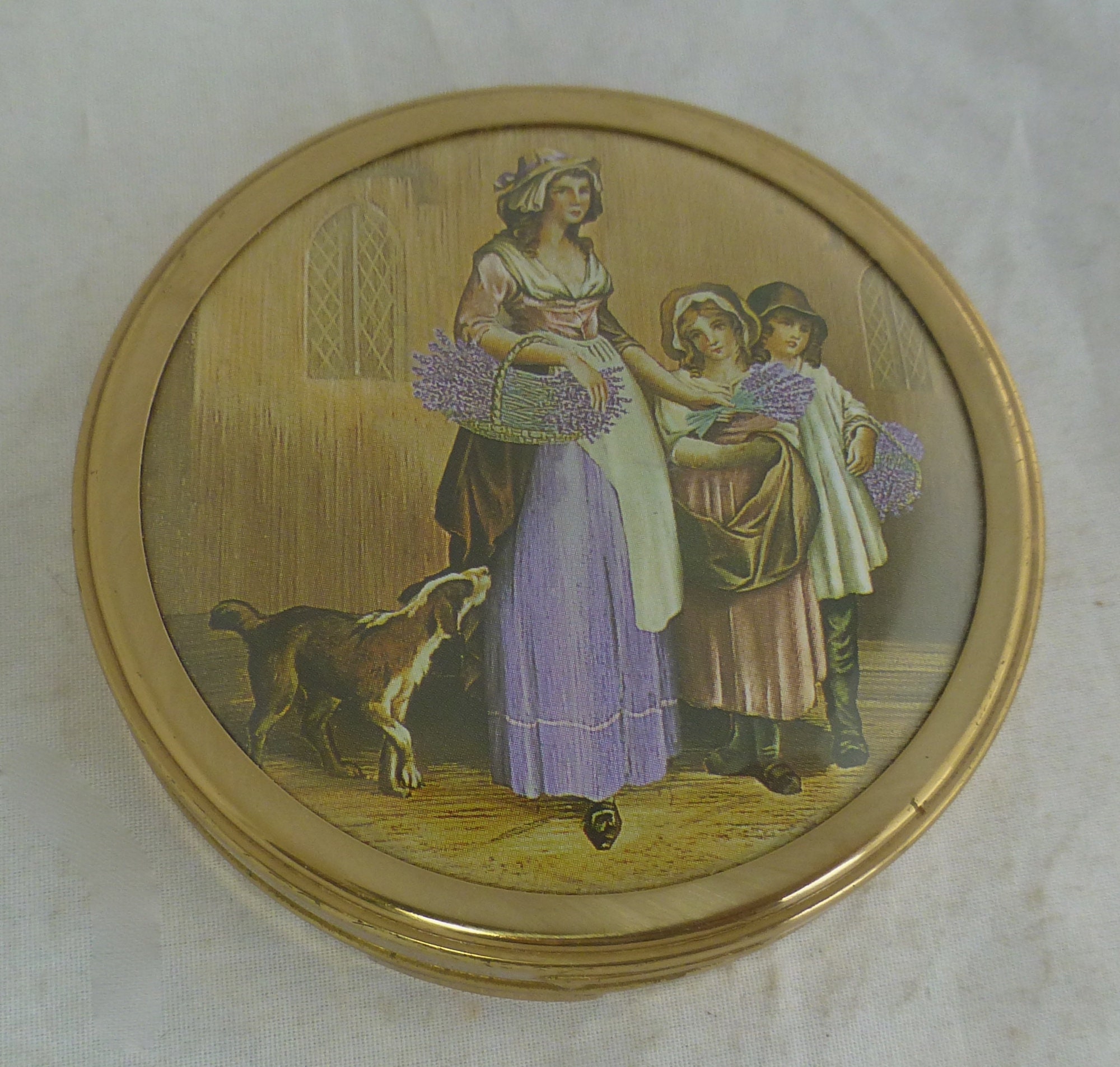 Vintage Yardley Lavender Seller Gold Tone Metal Powder Compact