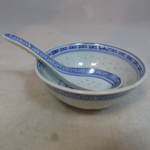 Tienshan Chinese Dragon Blue & White Rice Grain Pattern Porcelain Duo Set Soup Rice Bowl + Spoon - Dragon centre - 4.5 in D - Made in China