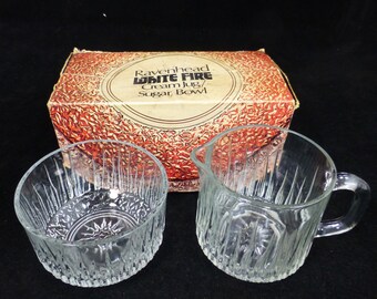 Ravenhead White Fire Glass Cream Jug and Sugar Bowl – Caja Original – Inglaterra – Retro & Vintage – Condición de menta