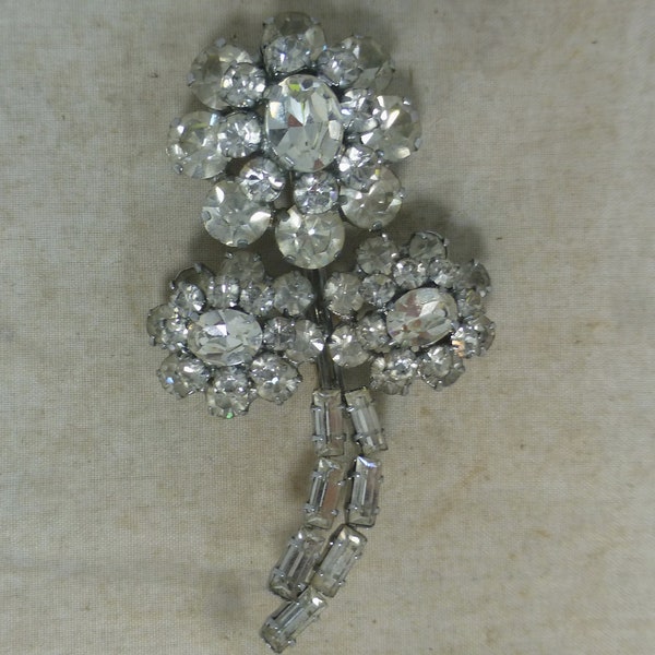 Vintage Large Rhinestone Three Flower Spray Pin Brooch - Clear Glass Crystals Floral and Cut Diamond Crystals – 1940s Costume Jewellery
