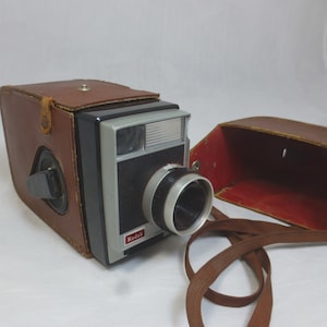 Vintage Cased Kodak 8 Movie Camera F 1.9 with Integral 13 mm Kodak Ektanar lens f/ 9 to f 16 - Original Kodak Brown Fitted Leatherette Case