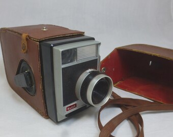 Vintage Cased Kodak 8 Movie Camera F 1.9 With Integral 13 Mm