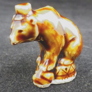 Orsetto danzante in porcellana Wade Whimsie - Serie Circus - Petardi per feste Tom Smith - Vintage e da collezione