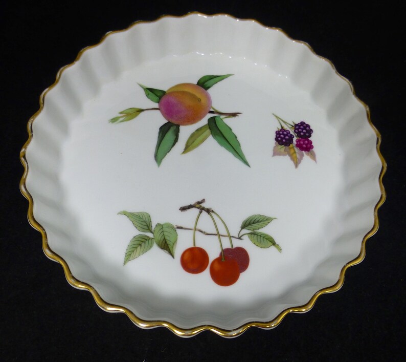 Boxed Royal Worcester Evesham Gold Fluted Rim Bowl