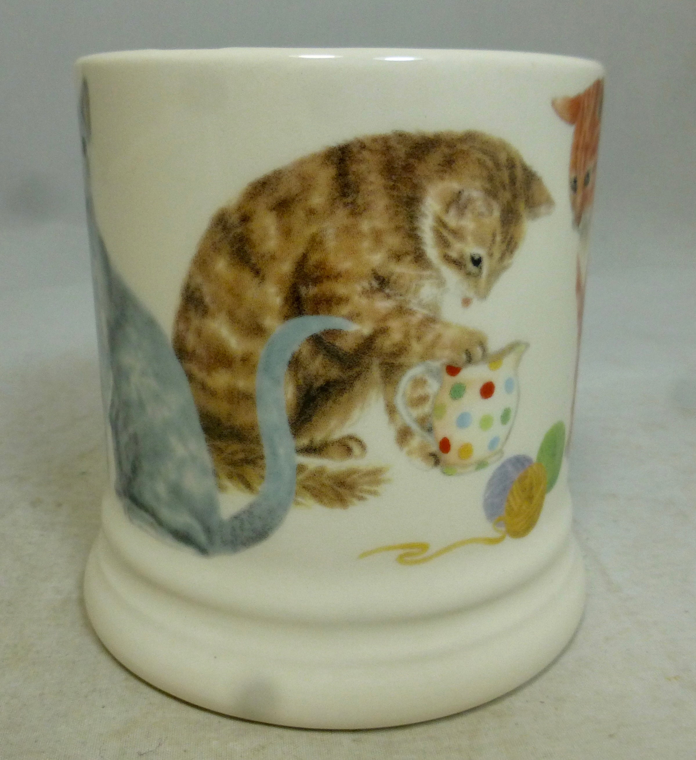 楽しいエマ・ブリッジウォーターのカラフルな猫の品種ウールボール