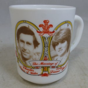 Vintage Arcopal France Royal Wedding Milk Glass Mug – Marriage of Prince of Wales & Lady Diana Spencer 29 July 1981 - Royal Family Souvenir