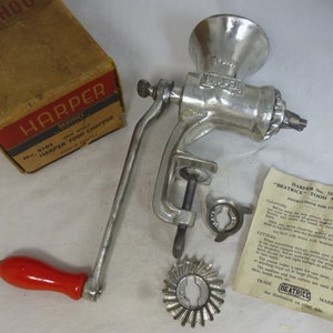 Vintage Beatrice Harper Nr 3181 Fleischwolf / Fleischschneider - Arbeitsplatte Tischhalterung - Gusseisen, Holzgriff, 3 Kopfgrößen - Fleischschneider 1940