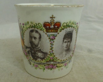 Antieke kroning George V en Queen Mary 22 juni 1911 herdenkingsbeker - May They Long Reign - Britse koninklijke souvenir 110 jaar