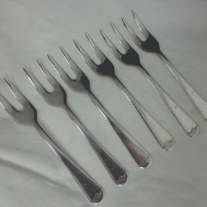 Vintage High Quality Elegant Silver Plated Set of 6 Two-Pronged Rattail Design Cake Forks – Dessert Forks / Pastry Forks - Made in England