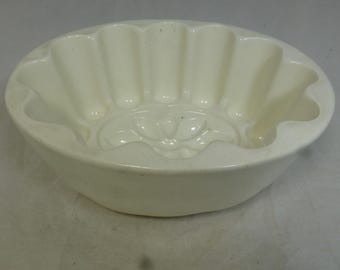 Antique Large Creamy White Stoneware Floral Jelly Mould 2 Pint – Pudding / Blancmange Mold 8 in W – Victorian Kitchenware