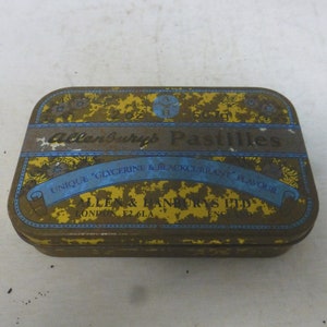 Vintage Allenburys Pastilles A & H Werbung Husten Süßer Zinn Klappdeckel 9,5 cm W - Einzigartige Glycerin Blackcurrant Aroma - Promotion Marke
